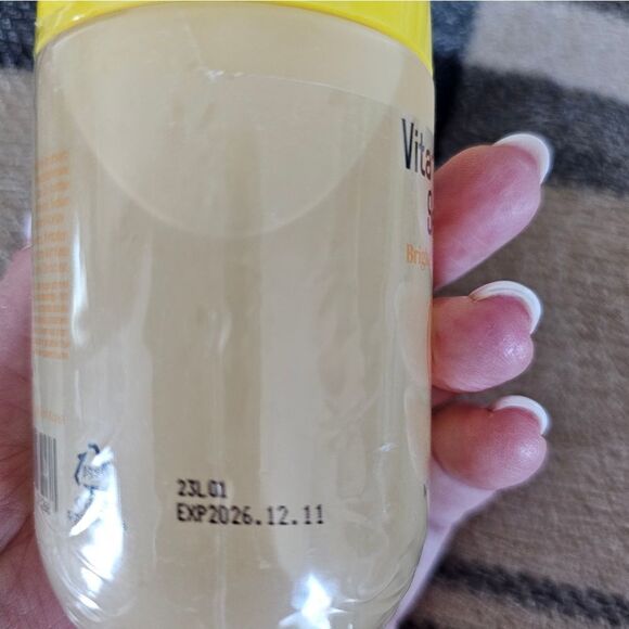 Que Vita-C Niacin Serum - Brightening & Glowing - Yellow Cap - Picture 3 of 3